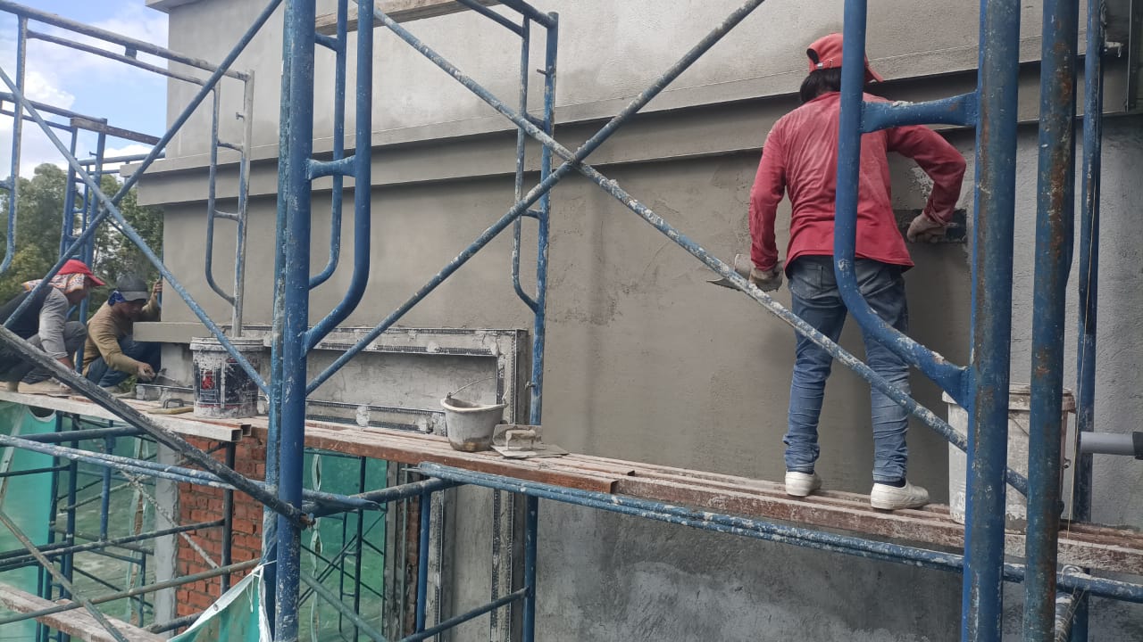 MENGECAT RUMAH